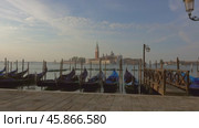 Panorama of the embankment at morning in Venice (2017 год). Стоковое видео, видеограф Михаил Коханчиков / Фотобанк Лори