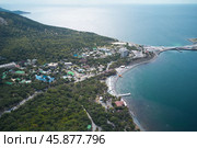 Panoramic view of the winding coastline of Bolshoi Utrish village surrounded by juniper groves at dawn. Shooting from a drone. Стоковое фото, фотограф Роман Дзюбало / Фотобанк Лори