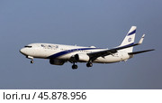 El Al Israel Airlines Boeing 737 landing at Barcelona Airport (2020 год). Редакционное фото, фотограф Яков Филимонов / Фотобанк Лори