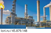 Industrial plant emitting smoke and flames into blue sky. Стоковое AI-видео, аниматор Юрий Поздников / Фотобанк Лори