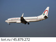 Royal Air Maroc aircraft on final approach to El Prat Airport (2020 год). Редакционное фото, фотограф Яков Филимонов / Фотобанк Лори