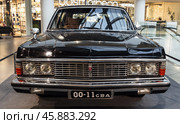 Front view of GAZ-14 Chaika. Редакционное фото, фотограф EugeneSergeev / Фотобанк Лори