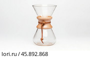 Кофемашина Chemex для идеального заваривания кофе дома. Стоковое AI-изображение, AI-художник ФотоИнтеллект / Фотобанк Лори