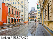 Вид на здание скоропечатни товарищества «А. А. Левенсон». Зимний день. Москва. Редакционное фото, фотограф E. O. / Фотобанк Лори