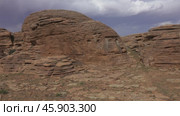 Rock formations and stacked stones in Mongolia. Стоковое видео, видеограф Михаил Коханчиков / Фотобанк Лори
