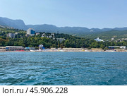 Вид на Гурзуф с моря, Крым (2023 год). Стоковое фото, фотограф Мария Кылосова / Фотобанк Лори