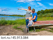 Семья на рыбалке (2015 год). Стоковое фото, фотограф Зобков Юрий / Фотобанк Лори