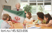 Kids learning together about iran in geography class. Стоковое видео, видеограф Яков Филимонов / Фотобанк Лори