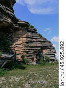 Natural Climbing training area in forest. Low syenite rock igneous mountain formation. cooled layers of magma. Стоковое фото, фотограф Екатерина Якименко / Фотобанк Лори