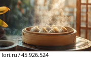 Steaming hot xiaolongbao in bamboo steamer basket, traditional chinese cuisine. Стоковое AI-изображение, AI-художник Юрий Поздников / Фотобанк Лори