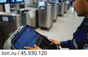 Airport Security Officer Inspecting Luggage at Checkpoint. Стоковое видео, видеограф Данил Руденко / Фотобанк Лори