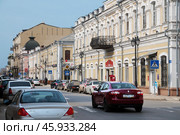 Улица Никольская - одна из немногих улиц, которая почти полностью сохранилась со времен Российской Империи. Астрахань (2014 год). Редакционное фото, фотограф Павел Просянов / Фотобанк Лори