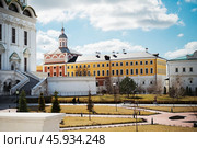 В Астраханском кремле ( Успенский собор, лобное место, Домовая церковь, Архиерейский дом, консистория ) (2017 год). Стоковое фото, фотограф Павел Просянов / Фотобанк Лори