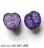 Two halves of purple potato showing vividcolor and texture on white background. Стоковое AI-изображение, AI-художник Иван Рябоконь / Фотобанк Лори