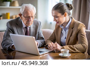 Pension. Saving money. Savings. The daughter teaches her father's pensioner financial literacy. Стоковое AI-изображение, AI-художник Photojuli / Фотобанк Лори