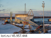 Морской центр "Велламо" в городском  пейзаже мартовским вечером. Котка, Финляндия (2019 год). Редакционное фото, фотограф Виктор Карасев / Фотобанк Лори