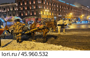 Кареты напротив гостиницы "Астория". Санкт-Петербург. Редакционное фото, фотограф Марина Володько / Фотобанк Лори