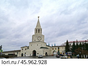 Вход в Спасскую башню Казанского кремля. Вечерняя Казань. Республика Татарстан. Россия (2024 год). Редакционное фото, фотограф Александр Тараканов / Фотобанк Лори