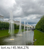 Фонтаны на водном канале Булак. Казань (2024 год). Редакционное фото, фотограф Олег Пученков / Фотобанк Лори