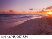Colorful sunrise over Atlantic ocean coast. Dominican republic, Bavaro (2020 год). Стоковое фото, фотограф EugeneSergeev / Фотобанк Лори