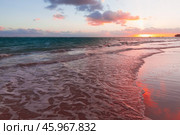 Seascape with red reflections of colorful clouds. Atlantic Ocean coast (2020 год). Стоковое фото, фотограф EugeneSergeev / Фотобанк Лори
