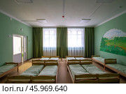 Помещение с кроватями в детском саду. Стоковое фото, фотограф Elena Kotova / Фотобанк Лори