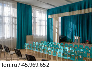 Солнечный актовый зал в детском саду. Стоковое фото, фотограф Elena Kotova / Фотобанк Лори