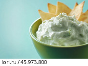 Traditional Greek Tzatziki dip sauce made with cucumber sour cream. Yogurt sauce with dill, lemon juice, olive oil. Served with toasted Za'atar Pita bread. Top view. Tarator, cacik or tartar. Стоковое AI-изображение, AI-художник Марина Демидюк / Фотобанк Лори