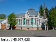 Старинное здание Путевого дворца. Наровчат, Пензенская область (2024 год). Редакционное фото, фотограф Анна Карасева / Фотобанк Лори