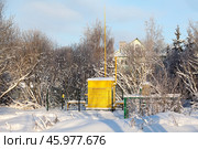Газораспределительный пункт шкафной в деревне, зимнее время года. Стоковое фото, фотограф Кекяляйнен Андрей / Фотобанк Лори
