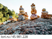 Small stones stacked in pyramids on large cobblestones, zen balance in nature. Стоковое фото, фотограф Spirit River / Фотобанк Лори