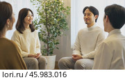 Couple discussing with counselor in modern office. Стоковое AI-видео, аниматор Юрий Поздников / Фотобанк Лори