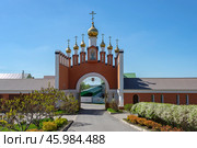Святые врата в Свято-Варсонофиевском монастыре. Республика Мордовия (2024 год). Стоковое фото, фотограф Анна Карасева / Фотобанк Лори