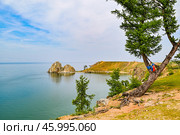 Скала Шаманка. Хужирский залив летним днем. Озеро Байкал. Стоковое фото, фотограф Александр Тараканов / Фотобанк Лори