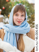 Russian beauty - young beautiful woman in a traditional headscarf. Стоковое фото, фотограф Андрей Аркуша / Фотобанк Лори