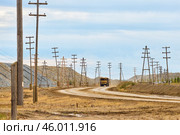 Большой самосвал Белаз едет по дороге (2024 год). Редакционное фото, фотограф Байбородин Михаил / Фотобанк Лори