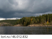 Lake Ladoga near the village Lumivaara on a sunny autumn day, Ladoga skerries, Lakhdenpokhya, Republic of Karelia, Russia. Стоковое фото, фотограф Ula Ulachka / Фотобанк Лори