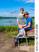 Семья на рыбалке (2015 год). Стоковое фото, фотограф Зобков Юрий / Фотобанк Лори