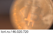 Gold Bitcoin Symbol beautifully placed on a Wooden Surface. Close up. Стоковое видео, видеограф Степанов Григорий / Фотобанк Лори
