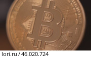 Gold Bitcoin Symbol beautifully placed on a Wooden Surface. Close up. Стоковое видео, видеограф Степанов Григорий / Фотобанк Лори