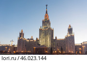Главное здание московского университета  после заката (2017 год). Редакционное фото, фотограф Николай Алмаев / Фотобанк Лори