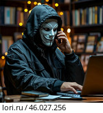 Хакер в маске говорит по мобильному телефону совершая мошеннические действия. Стоковое AI-изображение, AI-художник Руслан Лесков / Фотобанк Лори