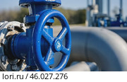 Water pipes and pressure control industrial system. Blue closing valve on water pump station. Gray Pipeline with tanks for supply of high-pressure aqua. Big Valve in a steam heating system. Plumbing. Стоковое AI-видео, аниматор Марина Демидюк / Фотобанк Лори