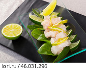 Seafood ceviche from hake on a glass plate with lime and greens. Стоковое фото, фотограф Яков Филимонов / Фотобанк Лори