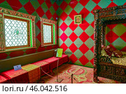 Дворец царя Алексея Михайловича. Спальня царицы. Интерьер. Усадьба Коломенское. Город Москва (2024 год). Редакционное фото, фотограф Александр Тараканов / Фотобанк Лори