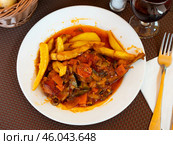 Lunch is served on plate - pieces of young rabbit with vegetable ragout samfain sauce. Стоковое фото, фотограф Яков Филимонов / Фотобанк Лори