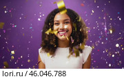 Young African American woman dancing against a purple studio background with confetti falling. Joyful woman celebrating life. Happy excited girl dance among a violet backdrop. Party Time. Medium shot. Стоковое AI-видео, аниматор Марина Демидюк / Фотобанк Лори