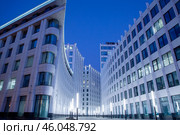 Москва. Бизнес-центр "Аквамарин" на Озерковской набережной (2023 год). Стоковое фото, фотограф Соловьёв Максим Сергеевич / Фотобанк Лори