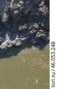 Vertical aerial video from drone reducing altitude over Altai river Katun with Teldykpen rapids. Camera looks down. Стоковое видео, видеограф Сергей Пристяжнюк (Serg Zastavkin) / Фотобанк Лори