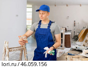 Teenage boy holding bunch of earned money for part-time work. Стоковое фото, фотограф Яков Филимонов / Фотобанк Лори